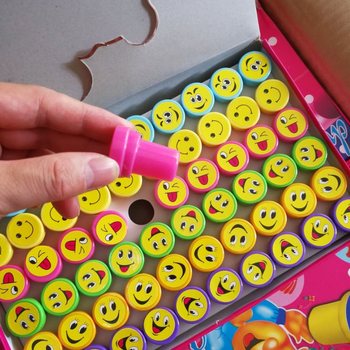SMÅ STEMPLER MED ANSIKTER (60 stk.)
