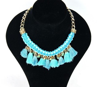 Luksus Ibiza-halskjede med bl&aring; dusker (1 stk)