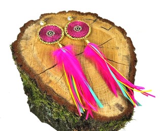 Luksus øredobber fuksia med fjær (1 stk)